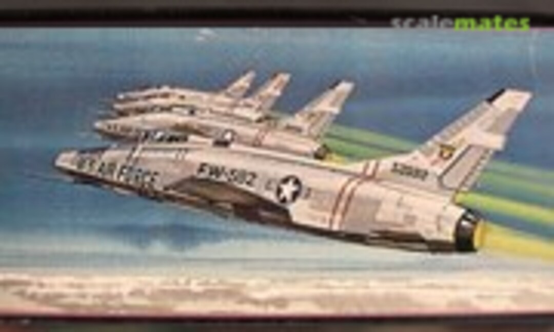 1:72 North American F-100 Super Sabre (AMT-Hasegawa A-692-130)