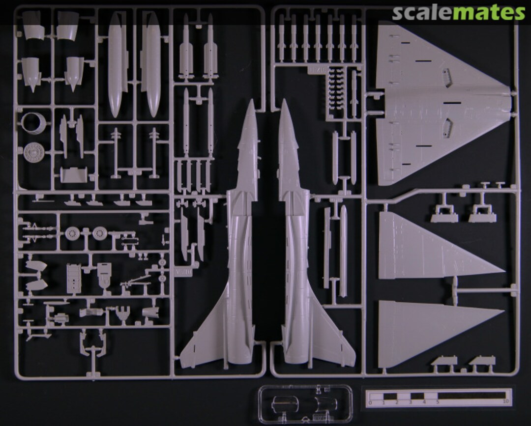 Contents Mirage 2000C 1381 Italeri