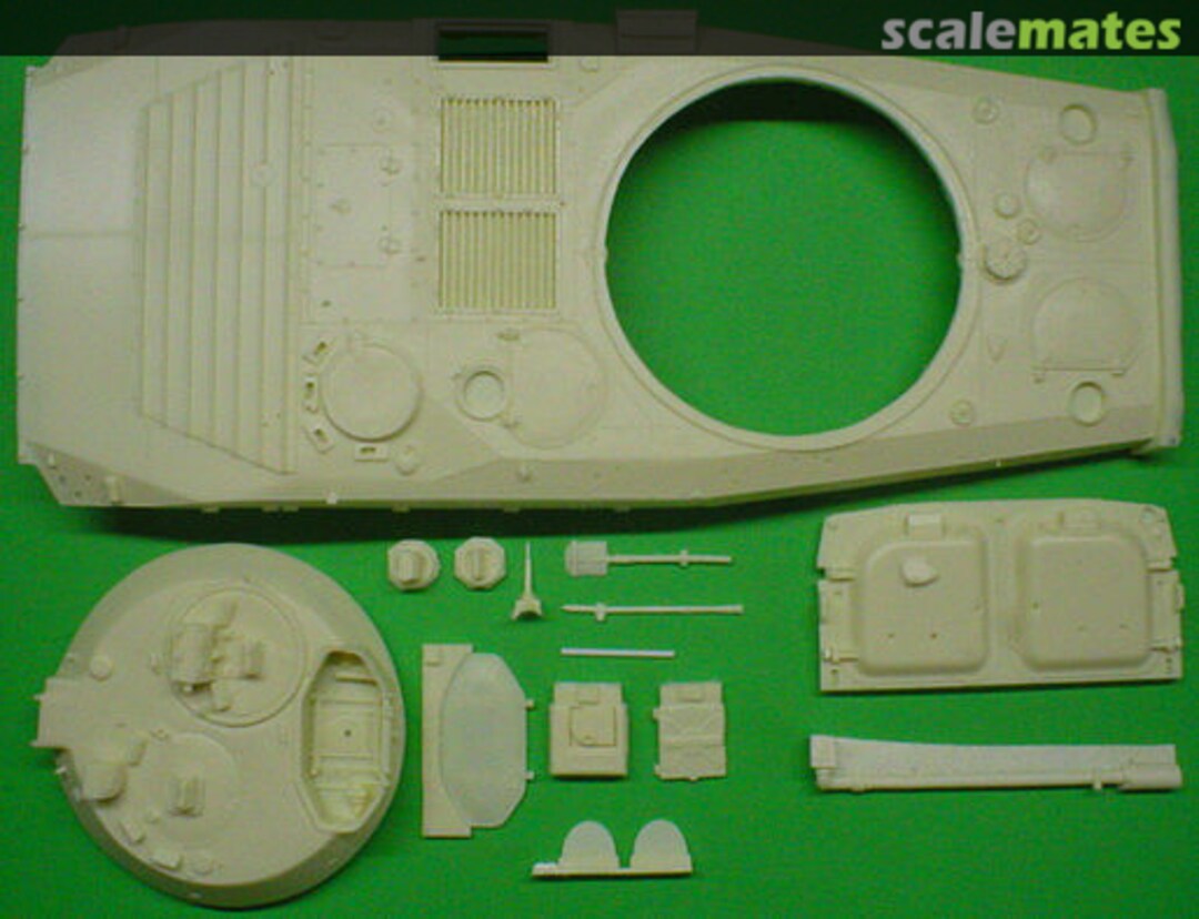 Boxart BRM-1K Commander Combat Reconnaissance Vehicle - Early Type 405 SP Designs