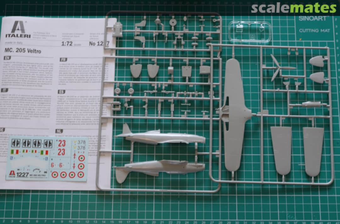 Contents MC.205 Veltro 1227 Italeri