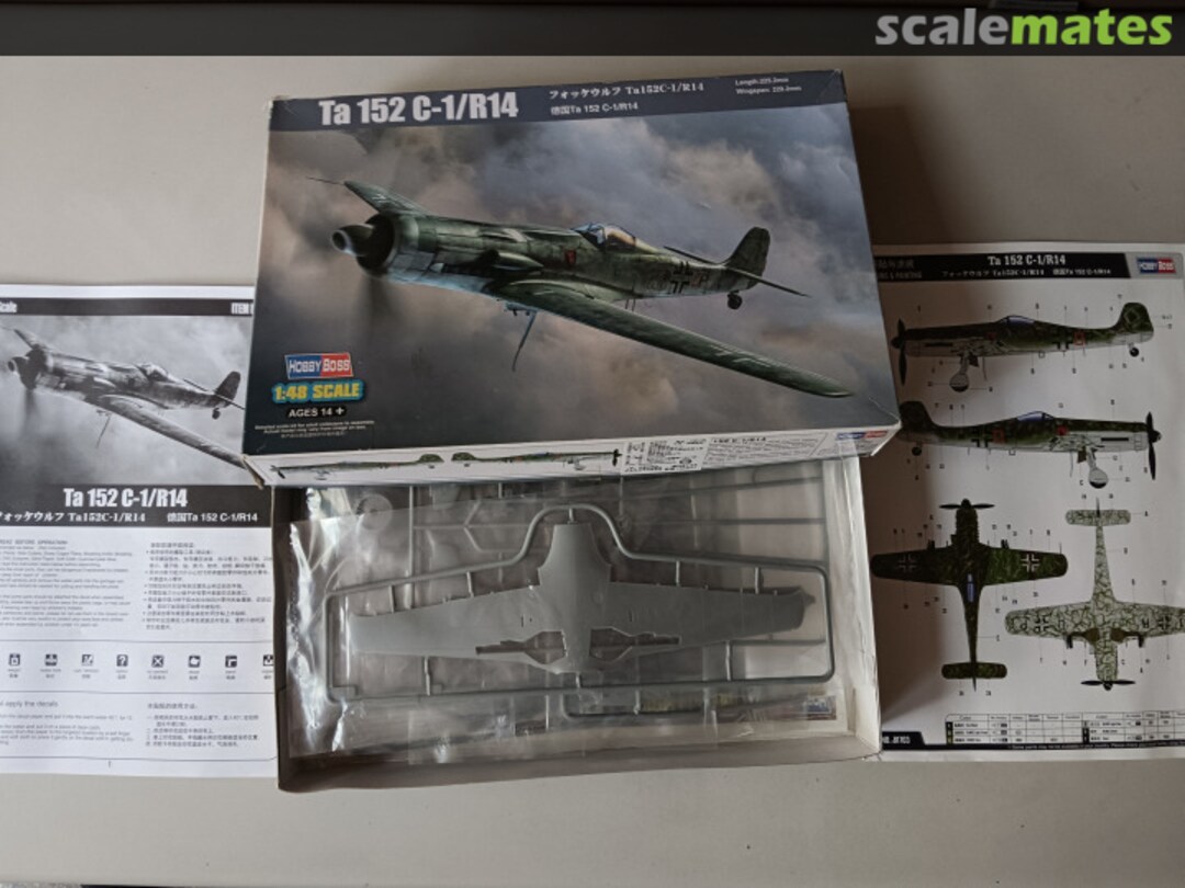 Contents Focke Wulf Ta 152 C-1/R14 81703 HobbyBoss