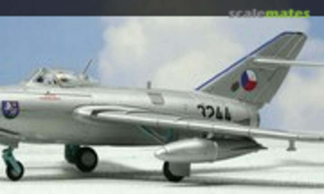 MIG-15bisR (Hobby Master HA2404)