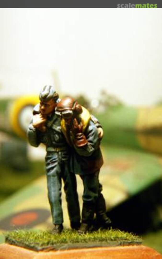 Boxart WWII RAF Grouncrewman assisting a wounded Pilot 48A006 Dartmoor Military Models