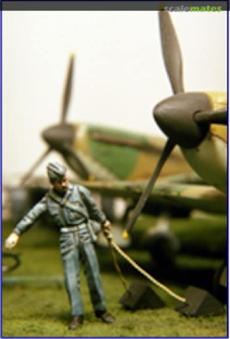 Boxart WWII RAF Ground Crewman removing Chocks from Aircraft 48A013 Dartmoor Military Models