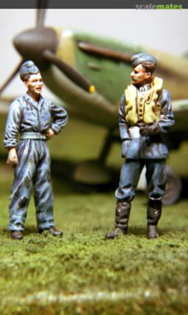 Boxart RAF Pilot discussing sortie with Ground Crewman 48A014 Dartmoor Military Models