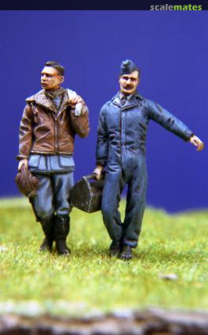 Boxart Walking RAF Pilot with a Mechanic 48A016 Dartmoor Military Models