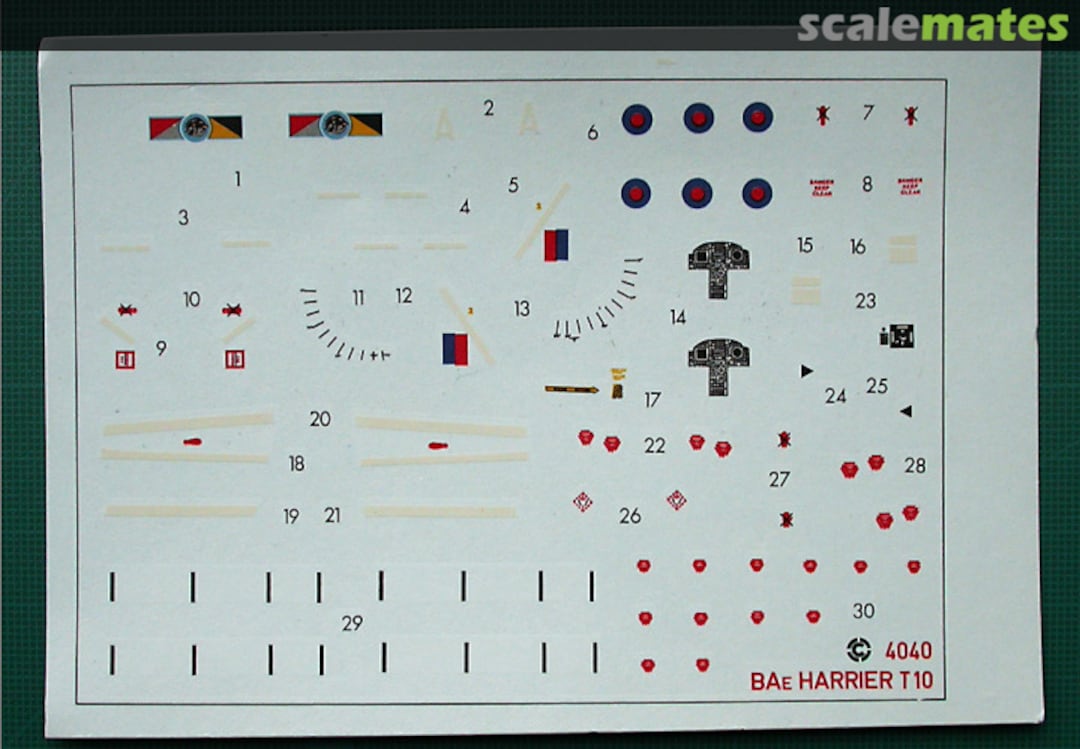 Contents Harrier T-10 04040 Airfix