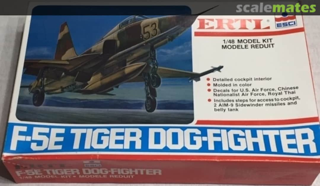 Boxart F-5E Tiger Dog Fighter 8208 ERTL