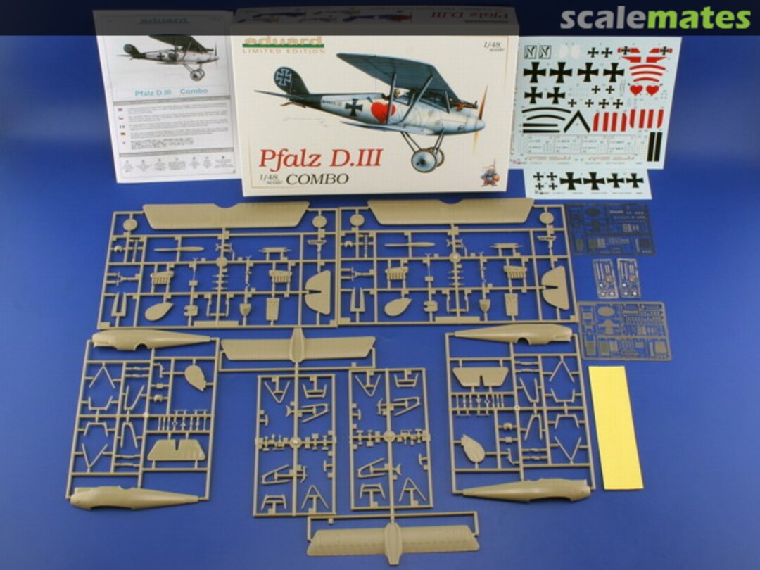 Contents Pfalz D. III Combo 1114 Eduard