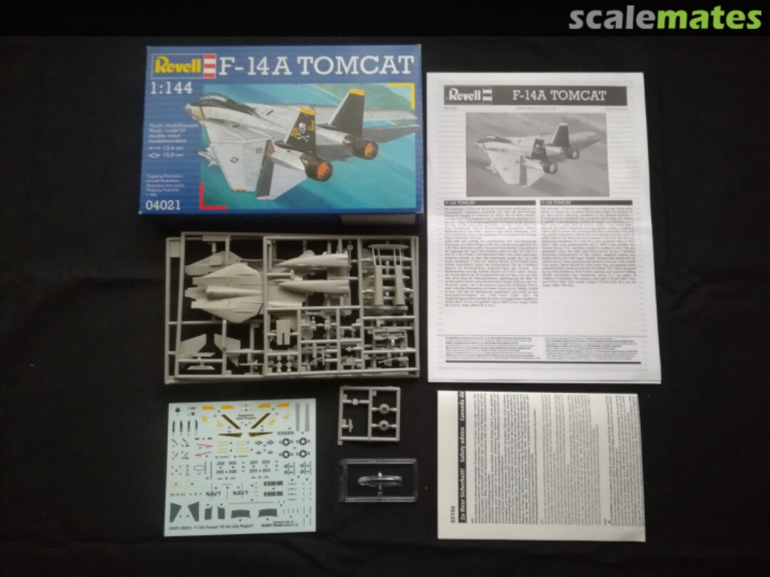 Contents F-14A Tomcat 04021 Revell