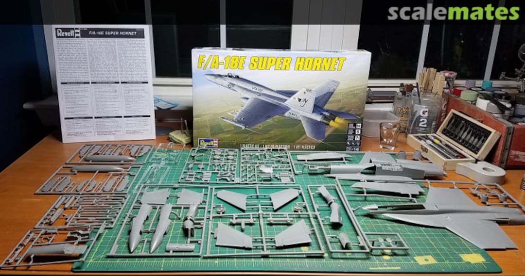 Contents F/A-18E Super Hornet 85-5850 Revell