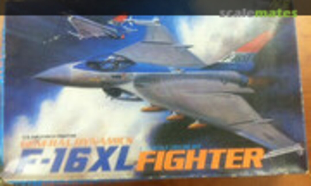 General Dynamics F-16XL Falcon (ACE Hobby Kit 1043)