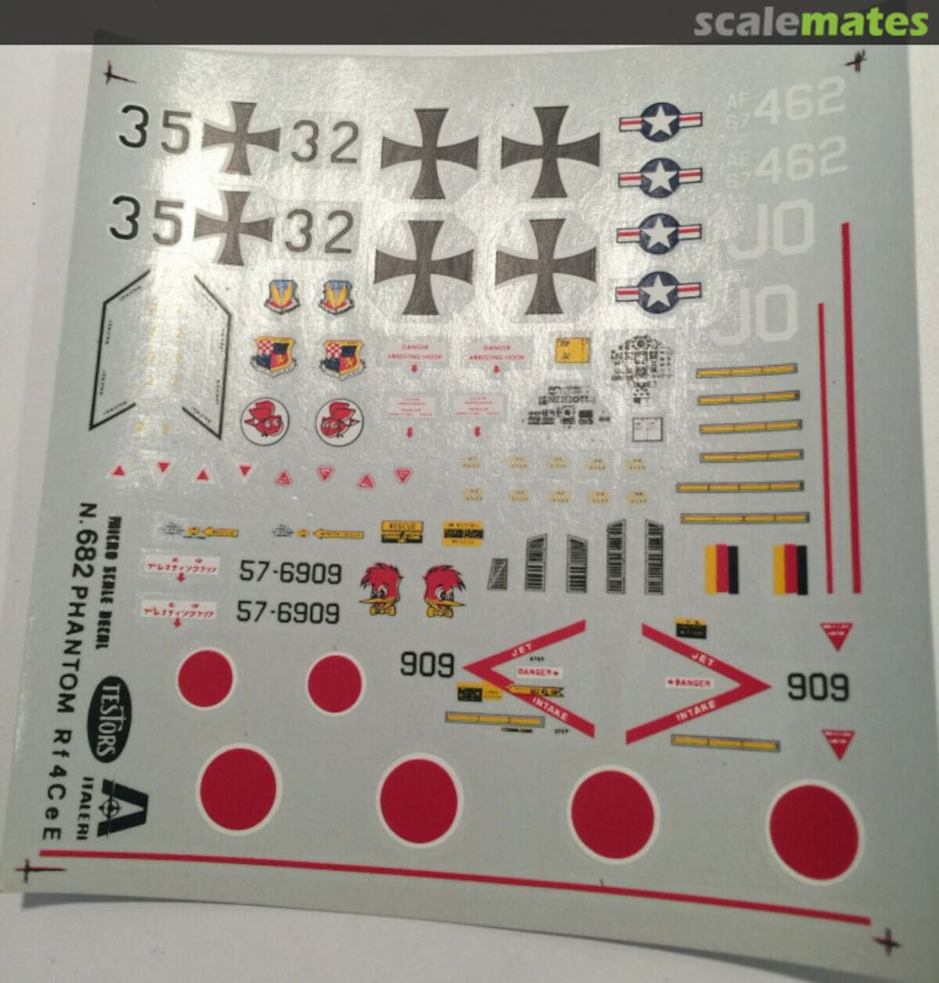 Contents McDonnell Douglas RF-4C/E Phantom II 682 Testors/Italeri