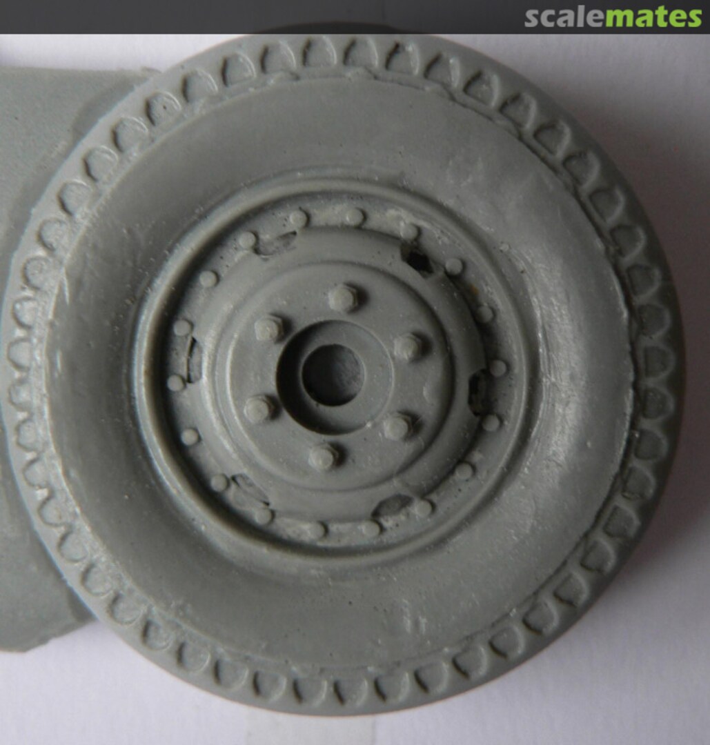 Boxart road tread tyres & hubs for Australian M2A2 105mm Howitzers (2) MA325 Mouse House Enterprises