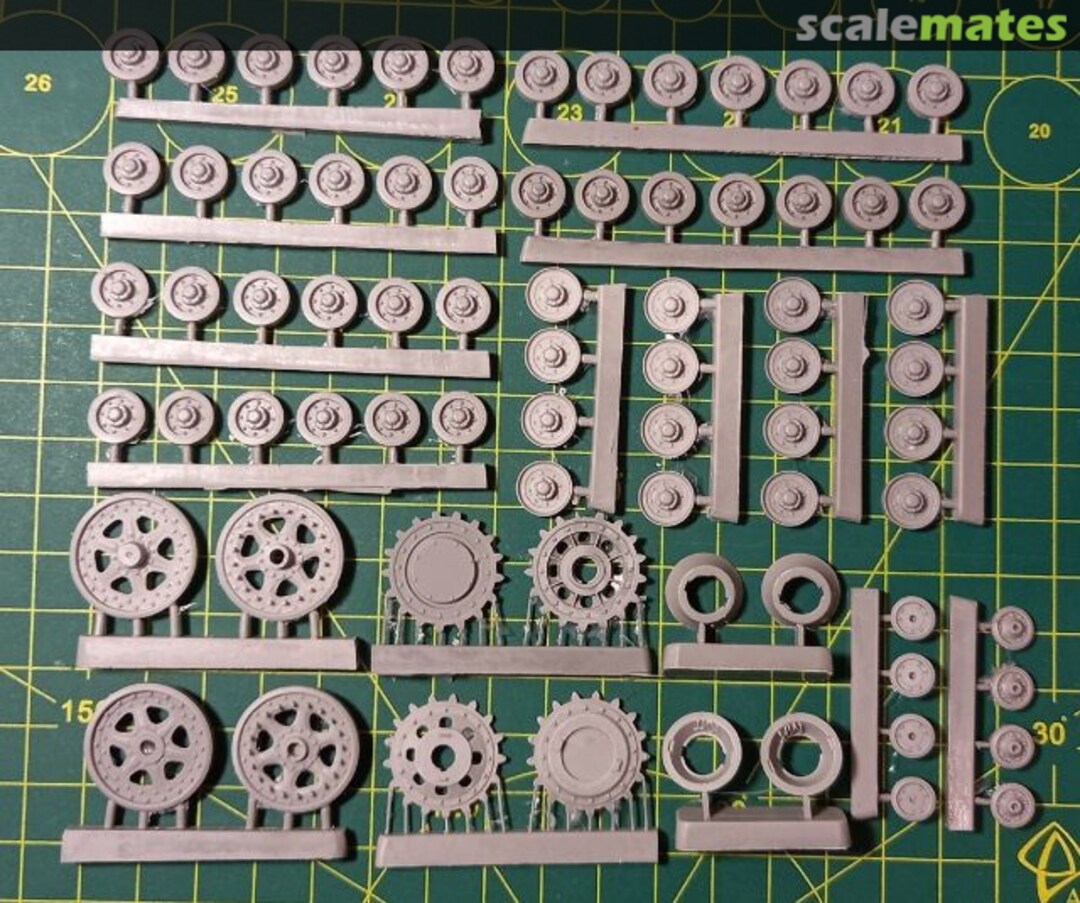 Contents T-28 Undercarriage 35040 Studio Perfect Model