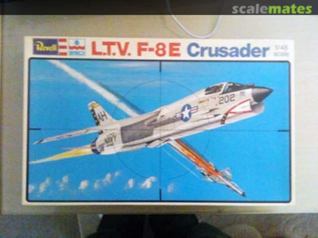 Boxart F-8 Crusader H-2240 Revell/ESCI