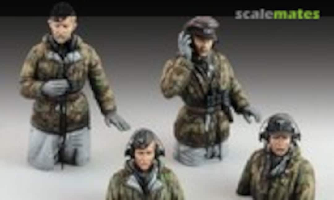 1:72 GERMAN TANK CREW IN WINTER DRESS - WWII (Royal Model 831)