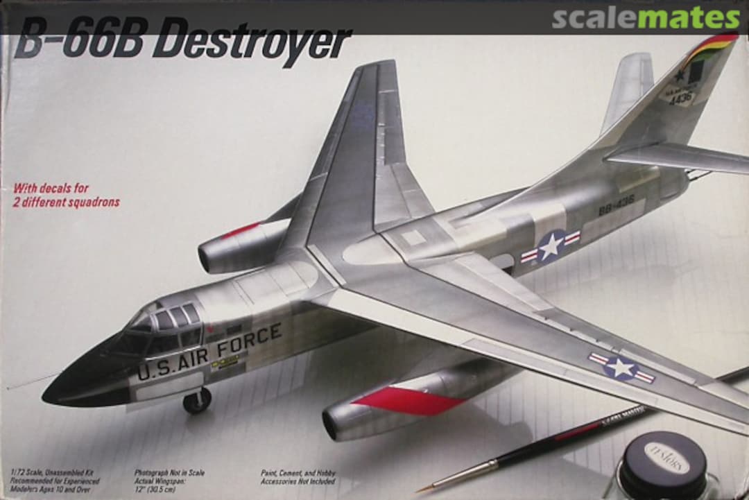 Boxart B-66B Destroyer 677 Testors