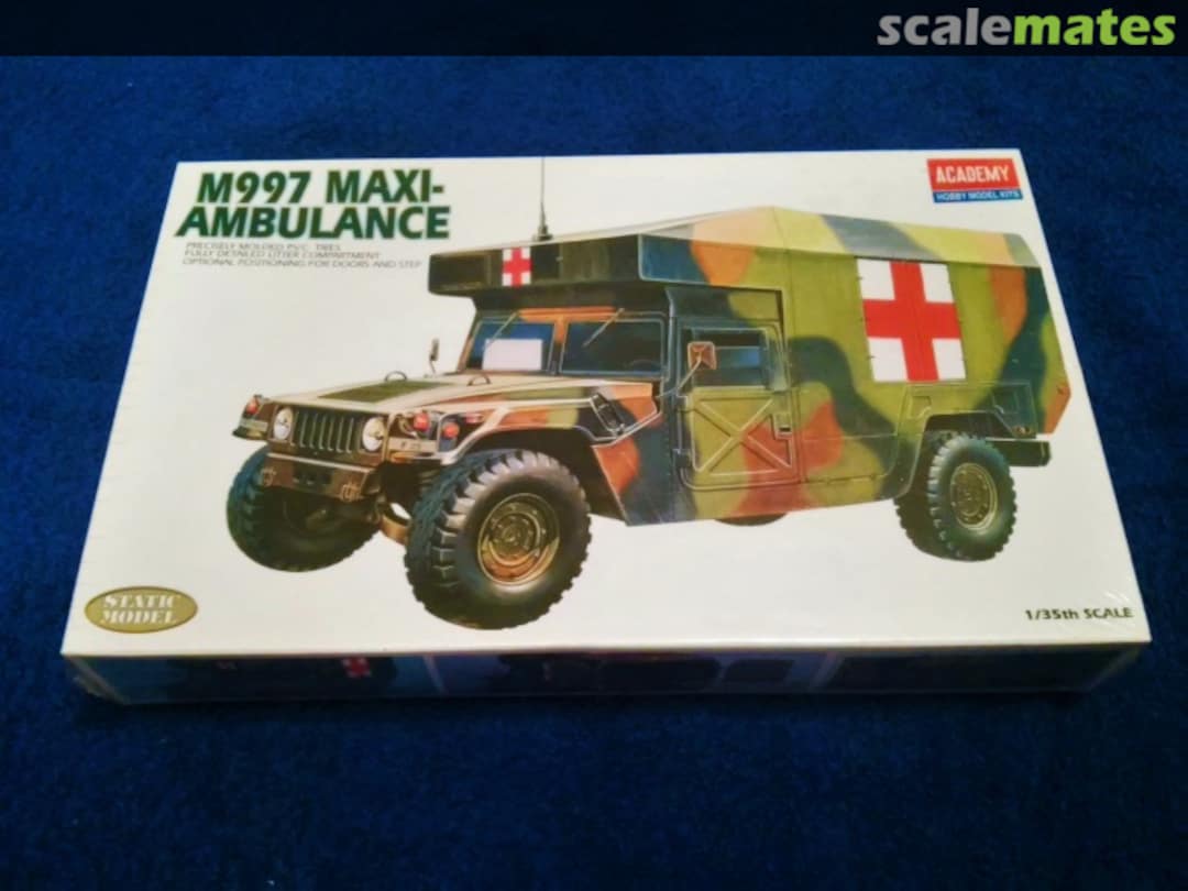 Boxart M997 Maxi-Ambulance 13243 Academy