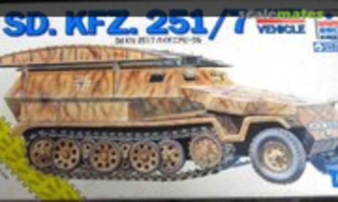 1:72 Sd. Kfz. 251/7 Pioneer Vehicle (Gunze Sangyo GE-343)