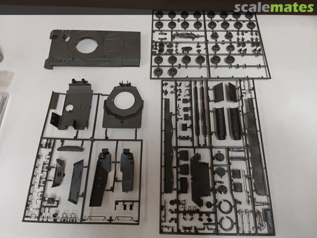 Contents Leopard A4 35112 Tamiya