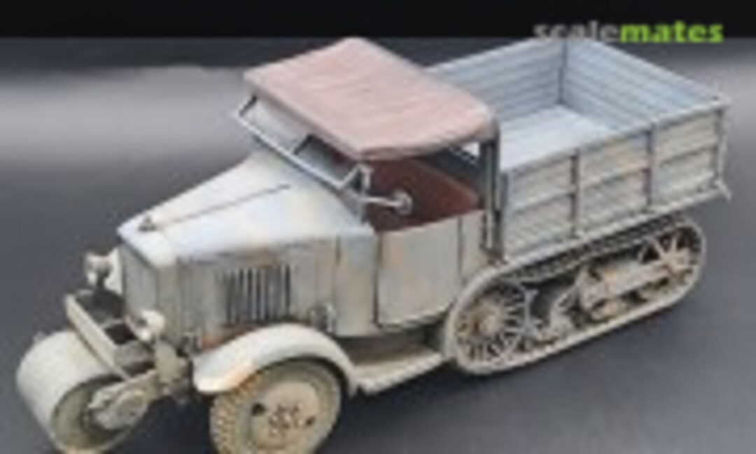 1:35 Pionierwagen Unic P-107 U.307(f) (KM Model KM-35001)