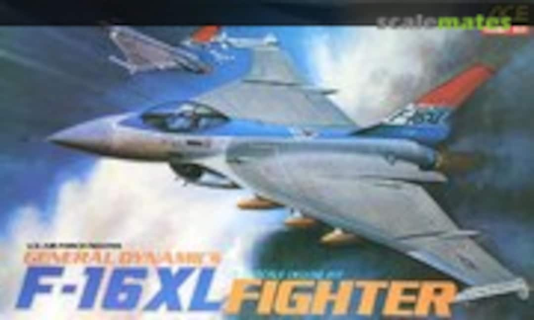 1:32 General Dynamics F-16XL Fighter (ACE Hobby Kit 800-02)