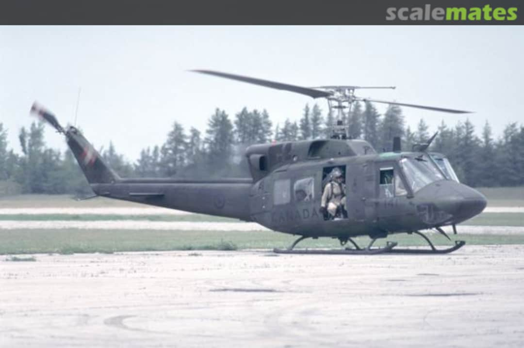 Boxart Bell CH-135 Twin Huey - Camo 1974-98 322 CanMilAir