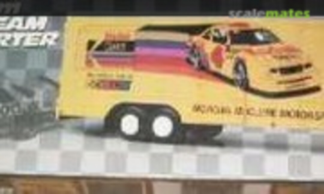 1:25 Racing Team Transporter (AMT/ERTL 6802)