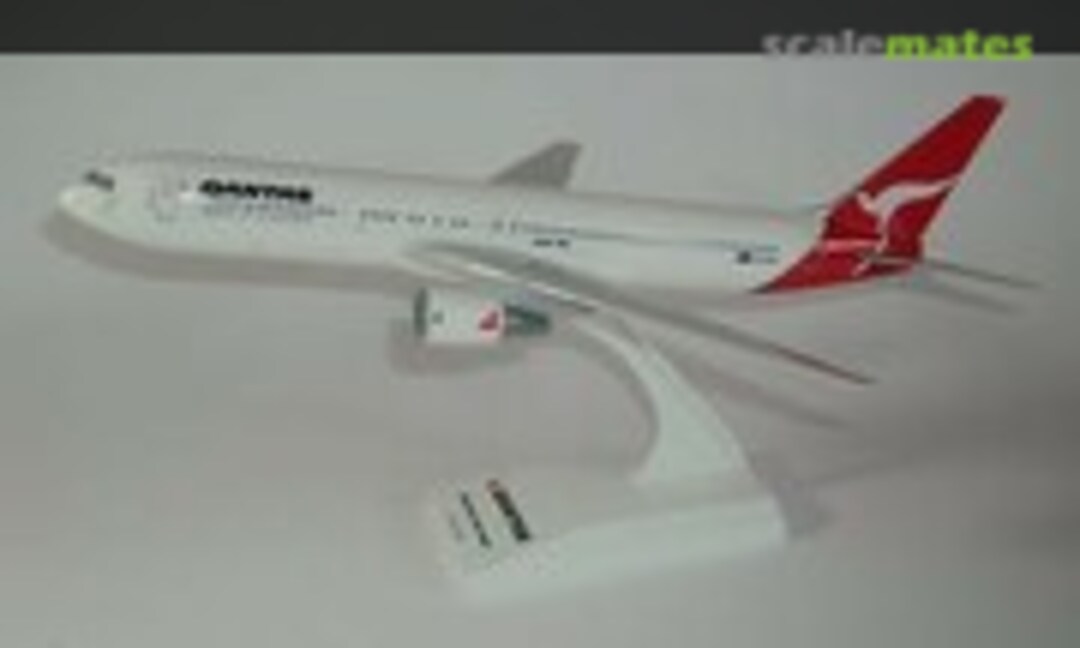 1:200 Boeing 767-300 (Sky Marks SKR162)