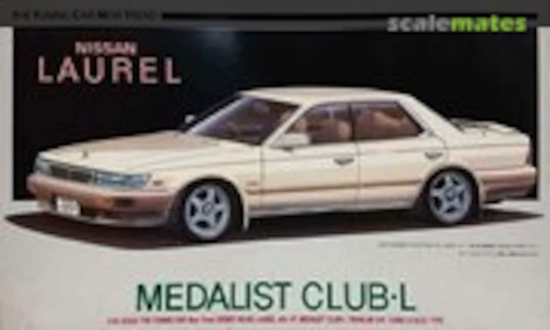 1:24 Nissan C33 Laurel Medalist Club-L (Aoshima 008904)