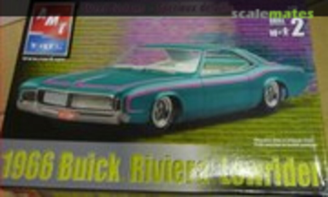 1:25 1966 Buick Riviera Lowrider (AMT/ERTL 31893)