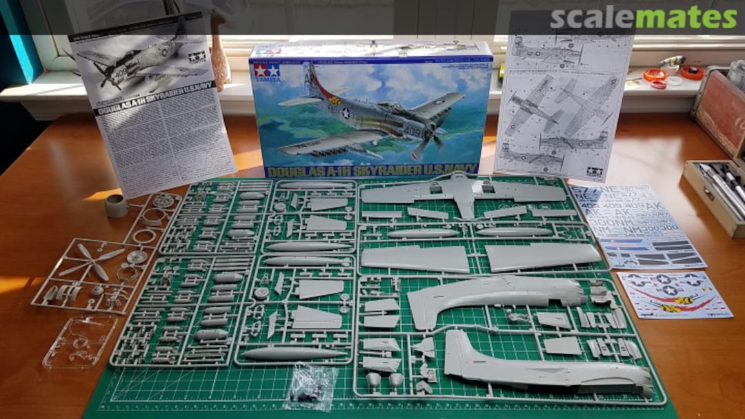 Contents Douglas A-1H Skyraider 61058 Tamiya