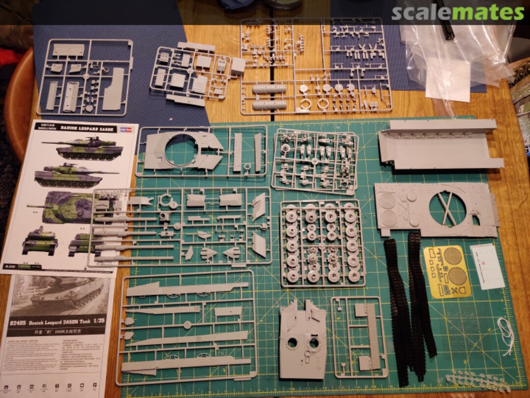 Contents Leopard 2 A5DK 82405 HobbyBoss