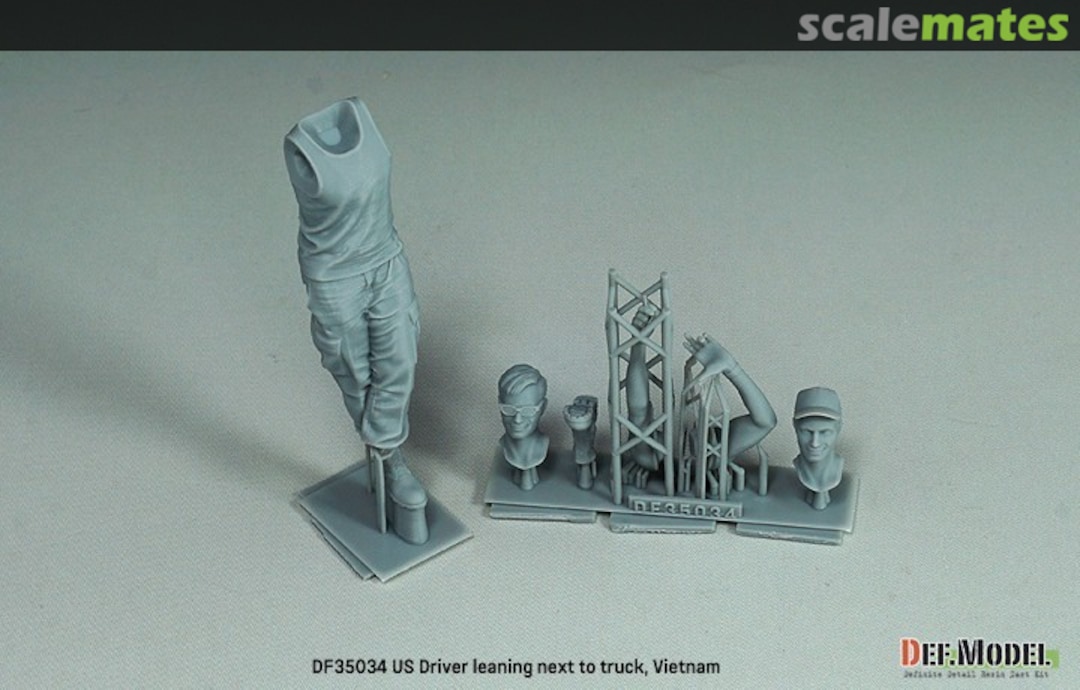 Contents US Driver Leaning Next to Truck, Vietnam DF35034 Def.Model