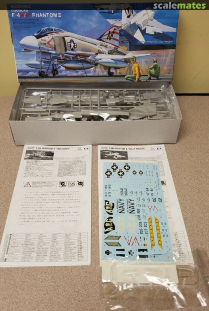 Contents F-4B/N Phantom II 72104 Fujimi