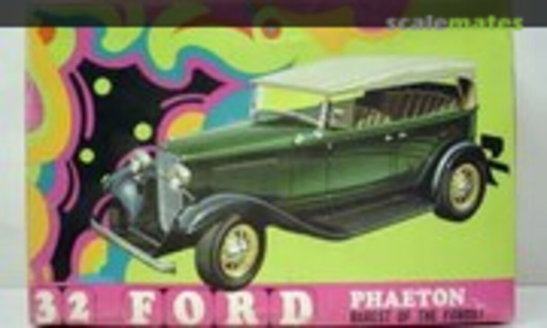 1:25 '32 Ford Phaeton (AMT T324-200)