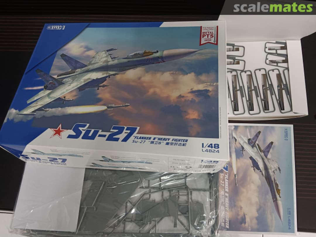 Contents Su-27 "Flanker-B" L4824 Great Wall Hobby