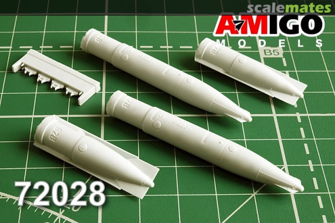 Boxart Su-17M3/M4, Su-25 external fuel tank PTB-800 72028 Amigo Models