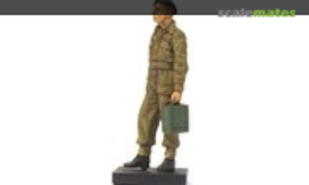 1:35 British Soldier with can (SKP model SKP 083)